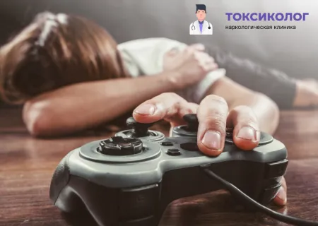 Уставший игрок с геймпадом: профессиональное лечение зависимости от компьютерных игр.